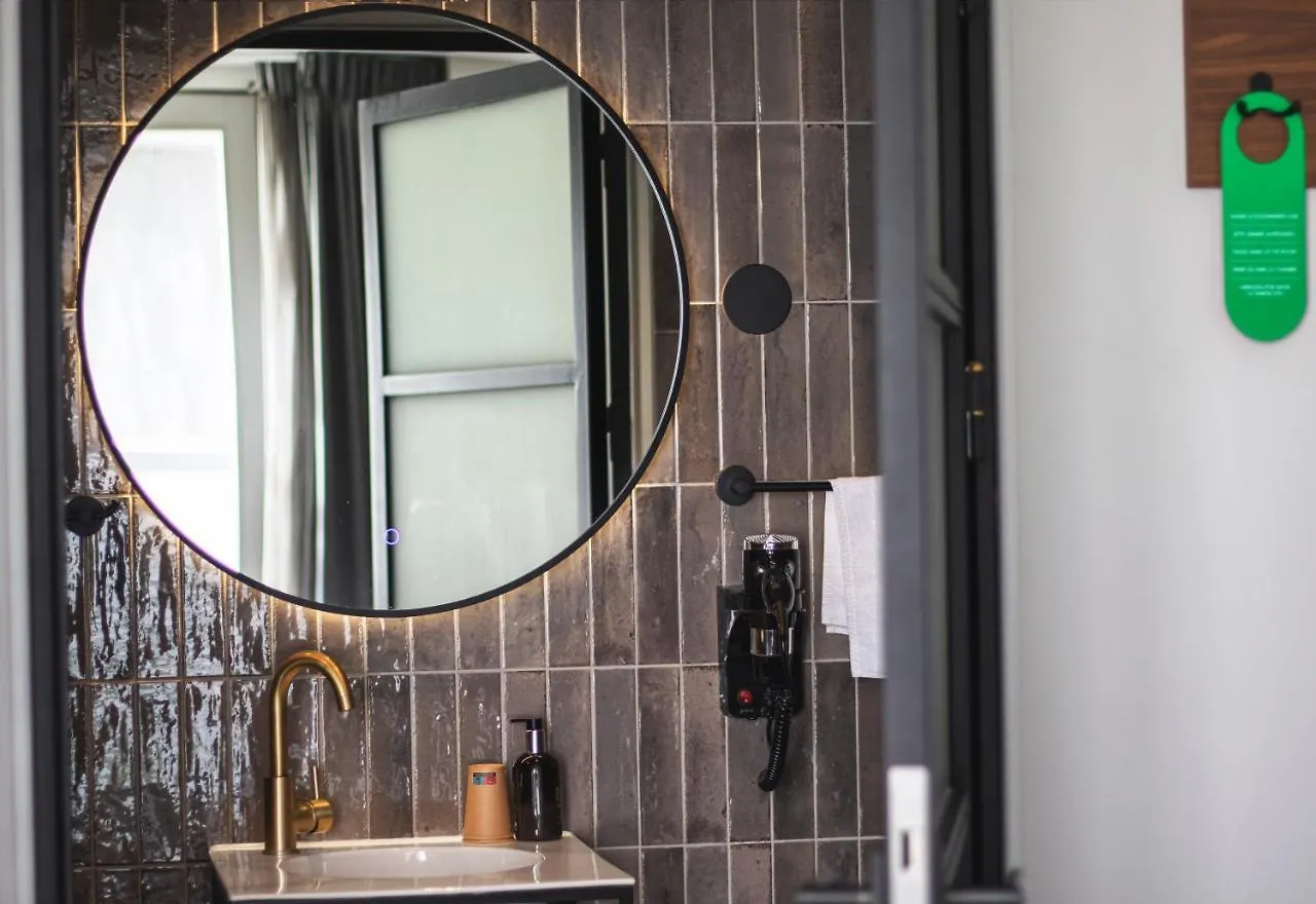 Boutique Hotel First City La Haya 4*,